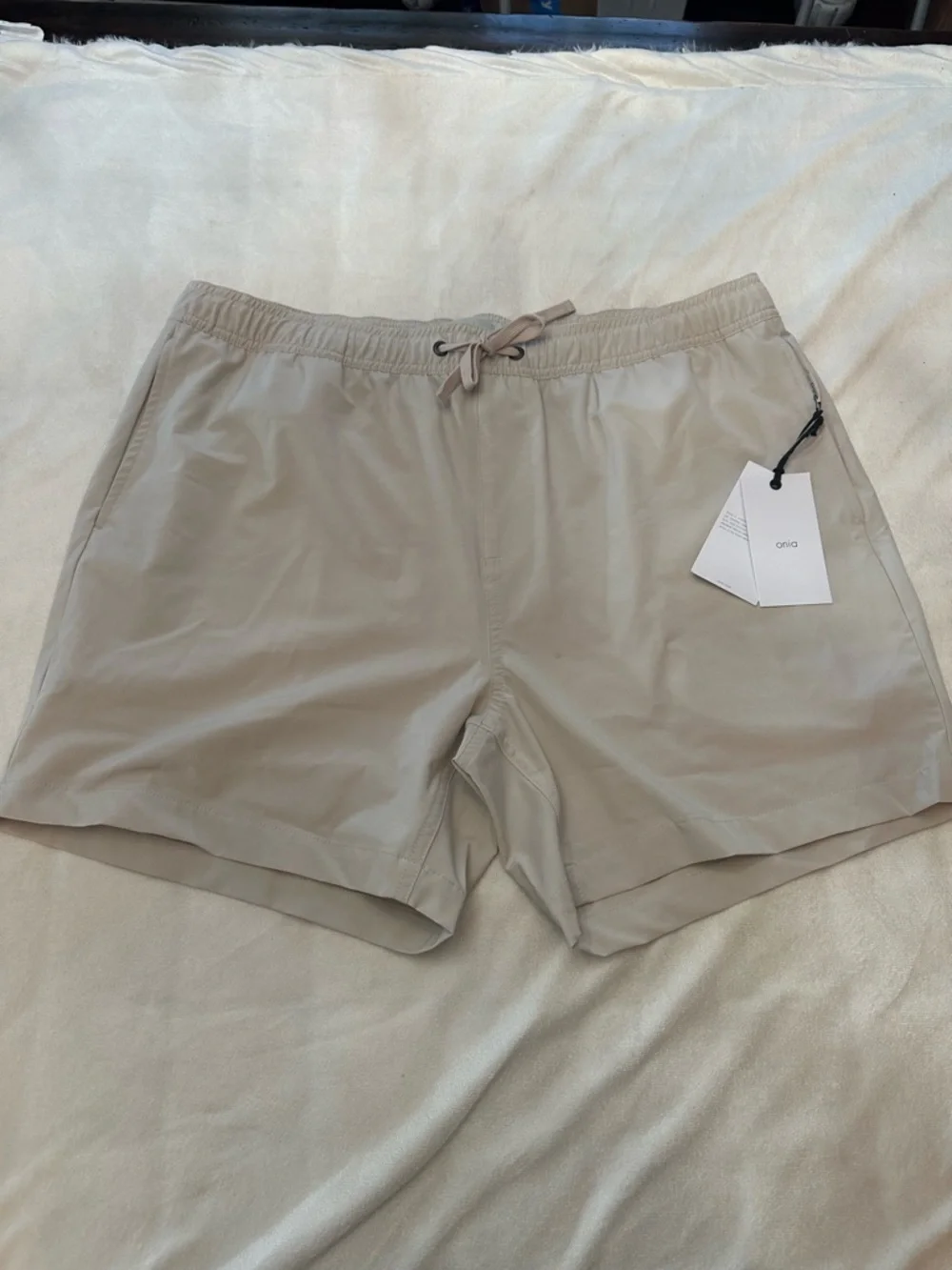 Onia Men's Land To Water 6